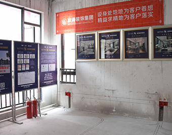 先彈線后再開槽，開槽時(shí)必須橫平豎直